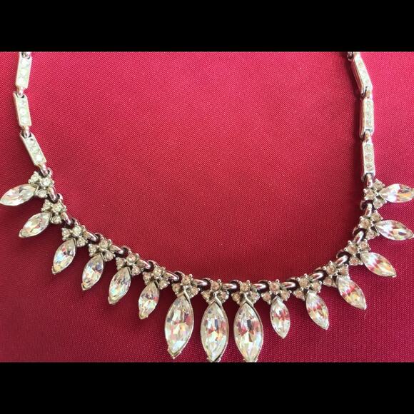 BEAUTIFUL NECKLACE WITH CRYSTALS ALL AROUND - Picture 1 of 8